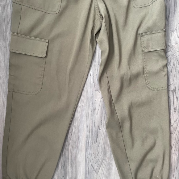 Max Studio Twill Green Women's Cargo Joggers Size Large - Picture 7 of 11
